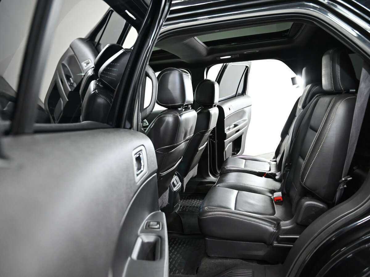 Ford Explorer с пробегом — 2015 год. Фото: #15
