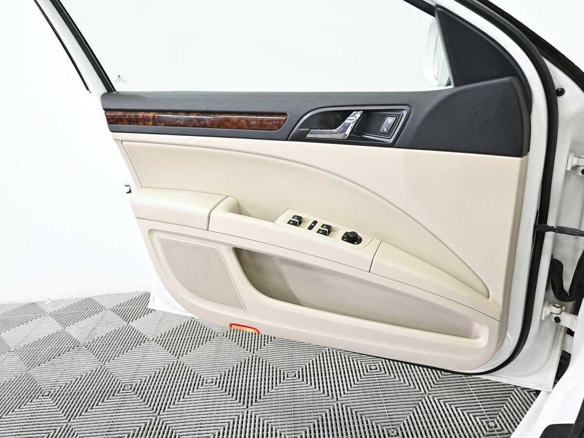 Skoda Superb с пробегом — 2013 год. Фото: #8