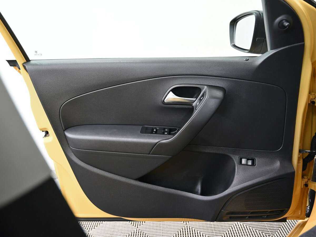 Volkswagen Polo с пробегом — 2017 год. Фото: #6