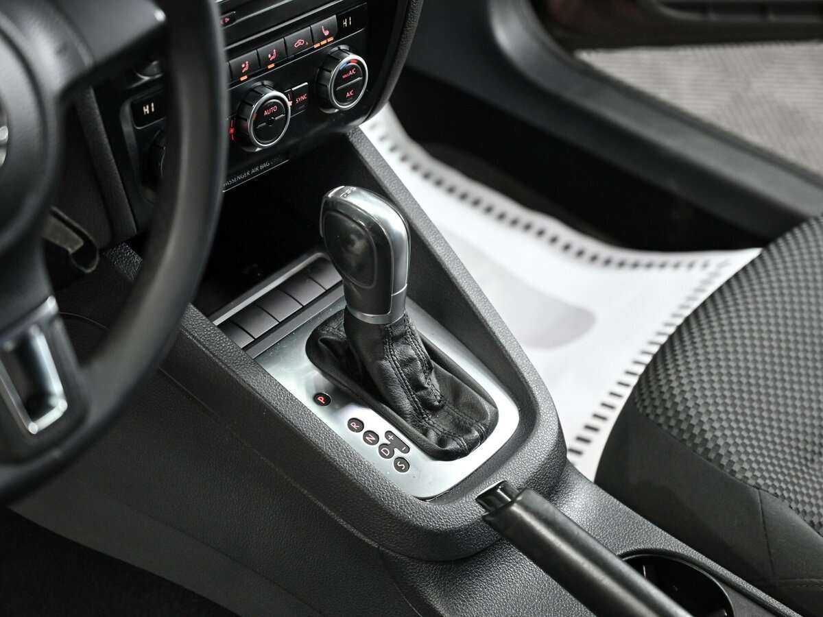 Volkswagen Jetta с пробегом — 2013 год. Фото: #6