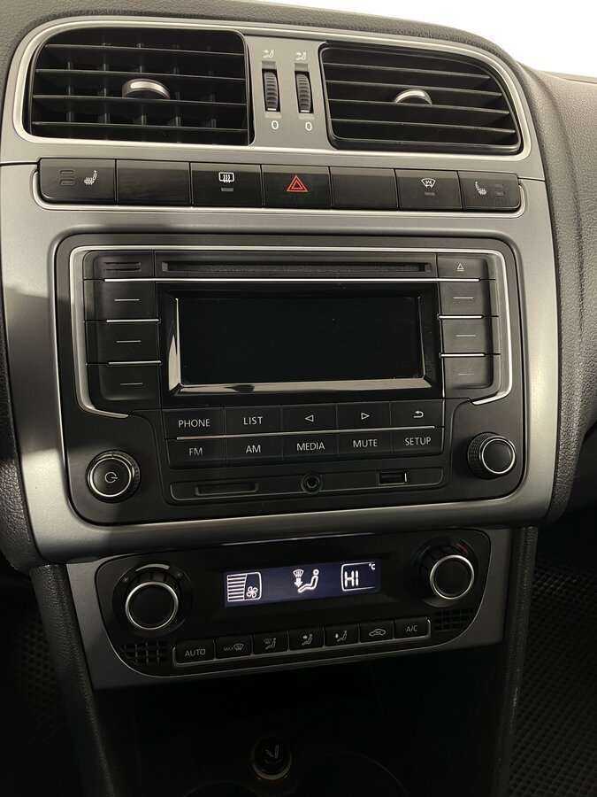 Volkswagen Polo с пробегом — 2016 год. Фото: #14