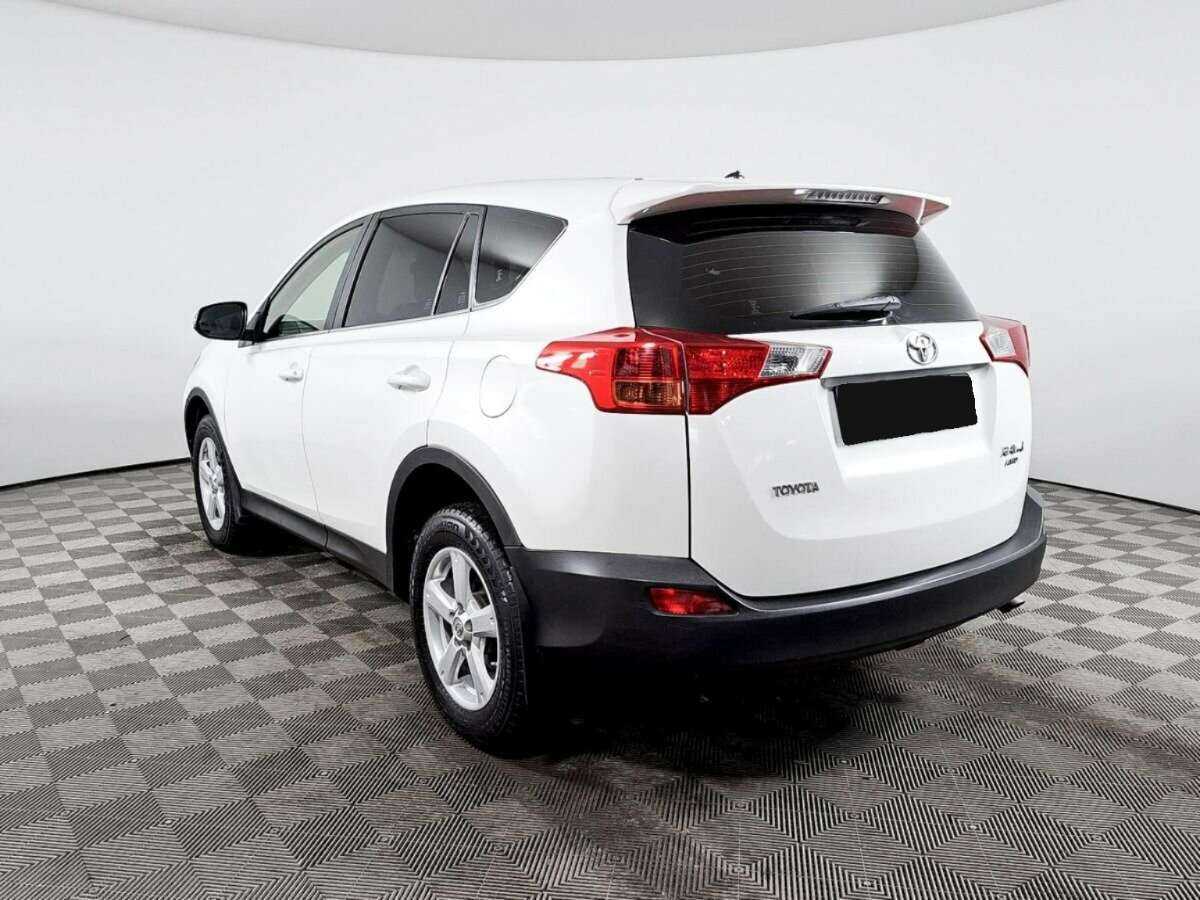 Toyota RAV4 с пробегом — 2014 год. Фото: #6