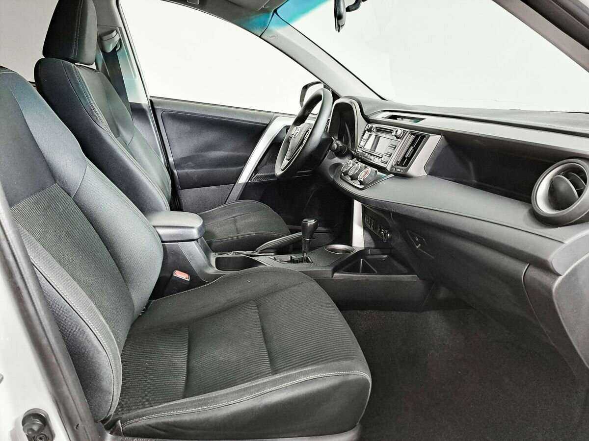 Toyota RAV4 с пробегом — 2014 год. Фото: #8