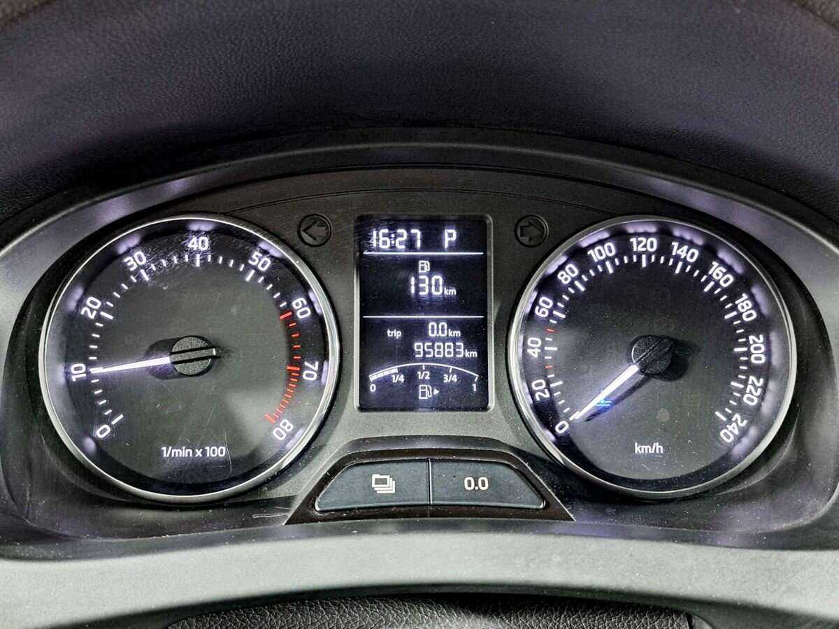 Skoda Rapid с пробегом — 2014 год. Фото: #7