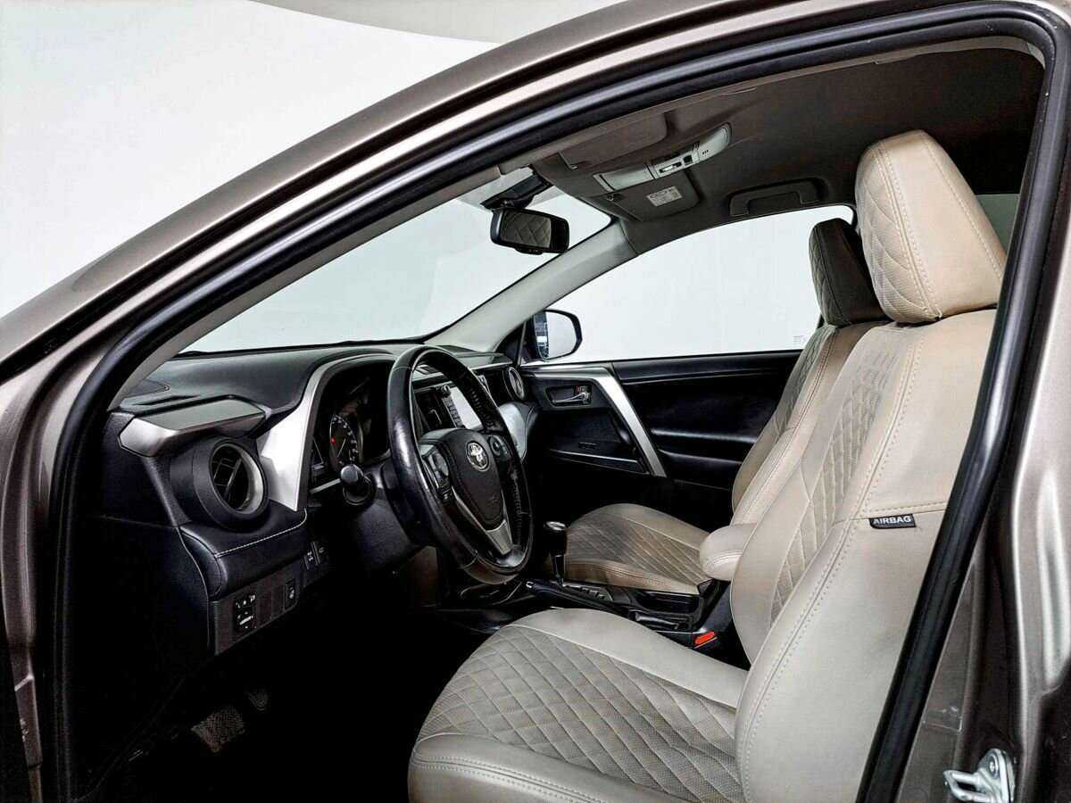 Toyota RAV4 с пробегом — 2019 год. Фото: #14