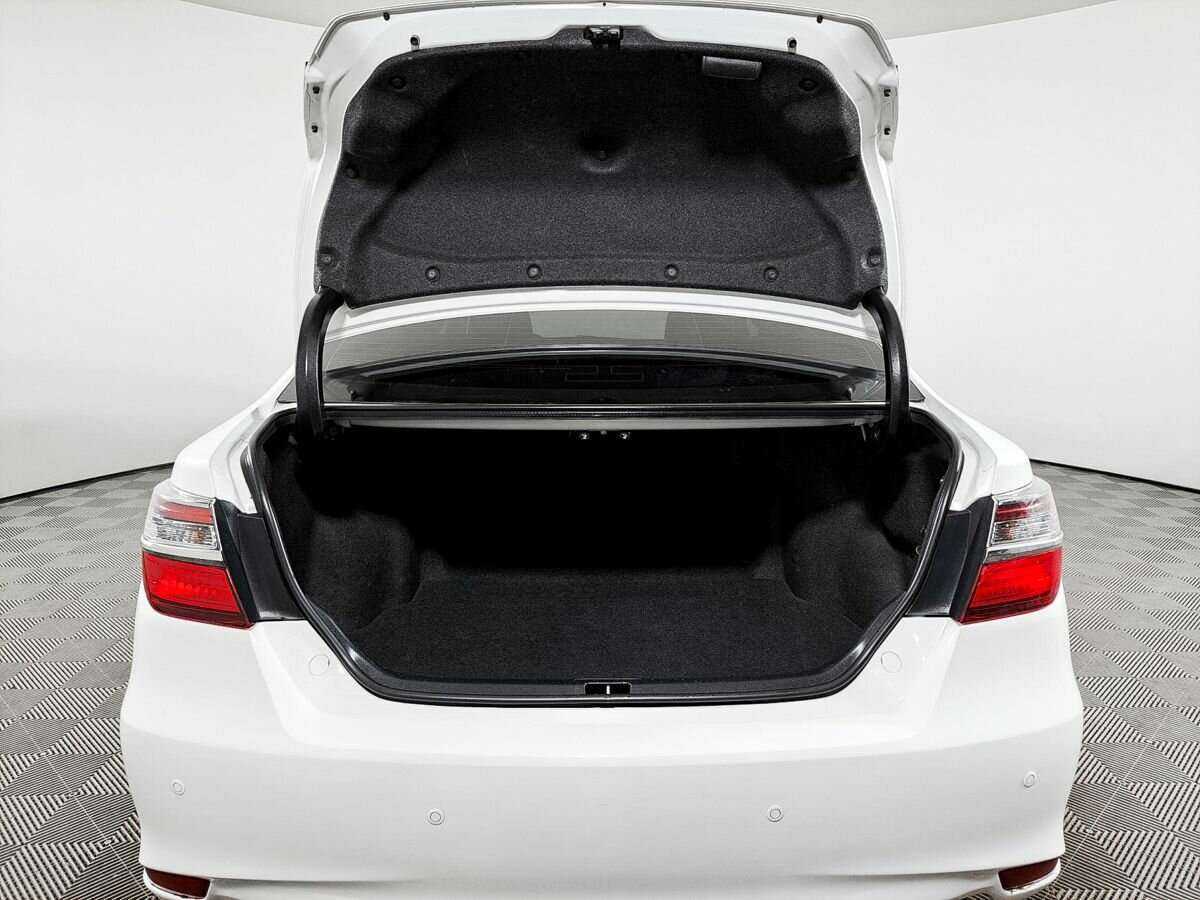 Toyota Camry с пробегом — 2016 год. Фото: #6