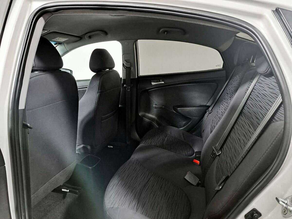 Hyundai Solaris с пробегом — 2015 год. Фото: #6