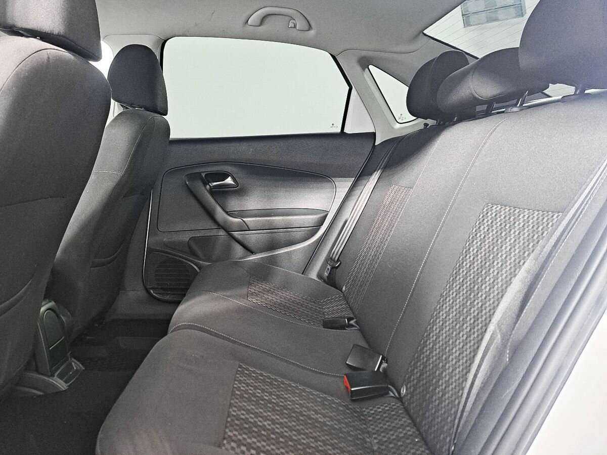 Volkswagen Polo с пробегом — 2016 год. Фото: #9