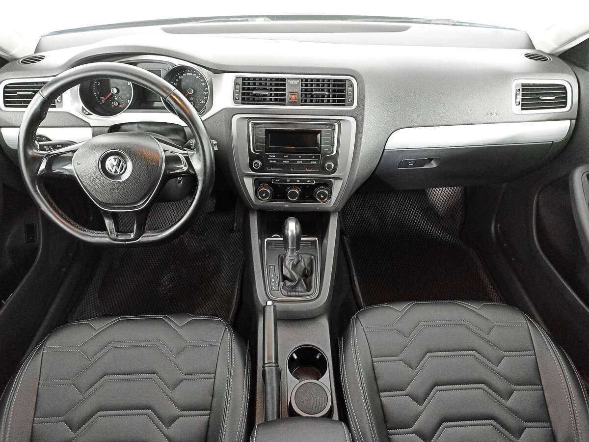 Volkswagen Jetta с пробегом — 2018 год. Фото: #12