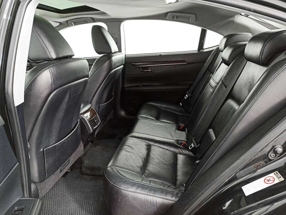 Lexus ES с пробегом — 2013 год. Фото: #9