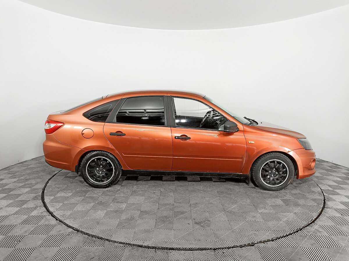 Lada (ВАЗ) Granta с пробегом — 2015 год. Фото: #3