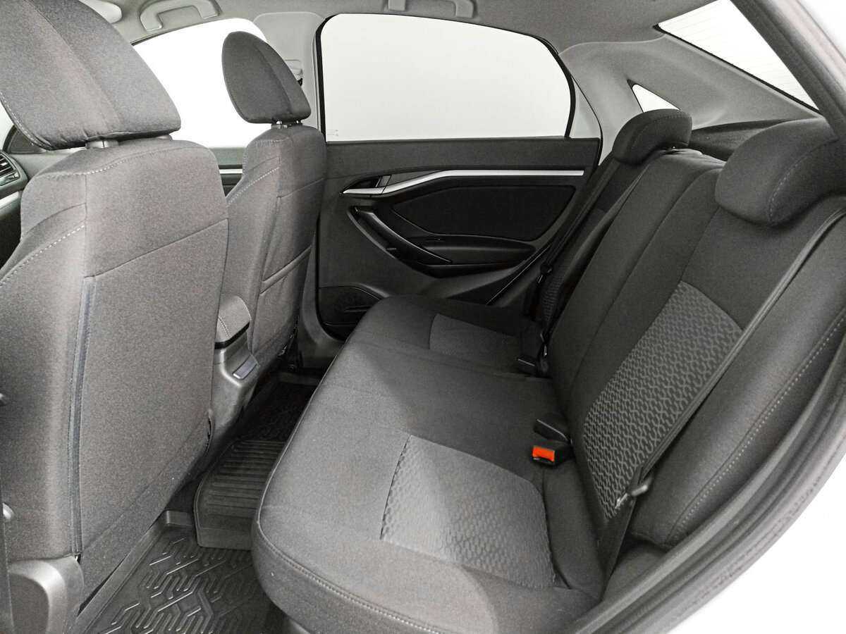 Lada (ВАЗ) Vesta с пробегом — 2020 год. Фото: #9