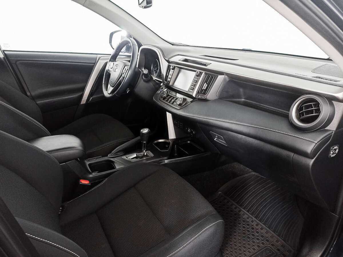 Toyota RAV4 с пробегом — 2018 год. Фото: #8