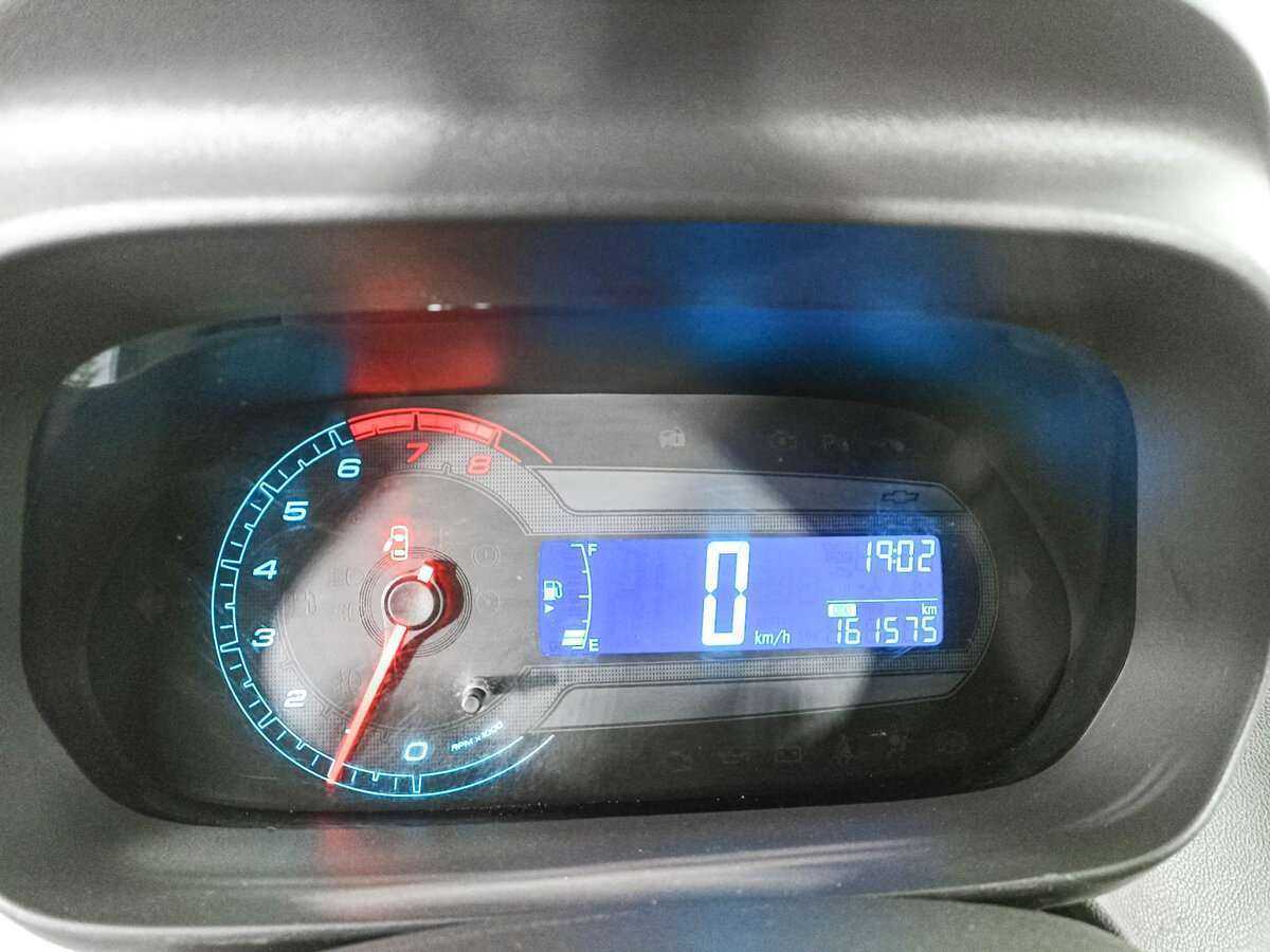 Chevrolet Cobalt с пробегом — 2013 год. Фото: #10