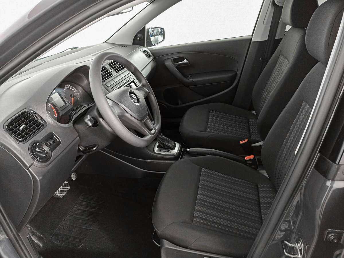 Volkswagen Polo с пробегом — 2017 год. Фото: #13