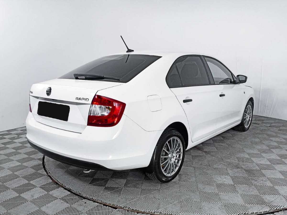 Skoda Rapid с пробегом — 2017 год. Фото: #4