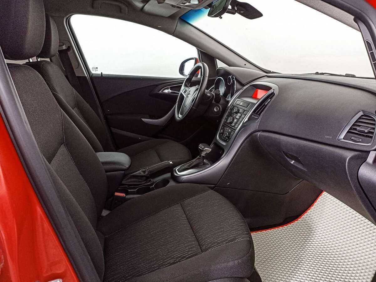 Opel Astra с пробегом — 2012 год. Фото: #7