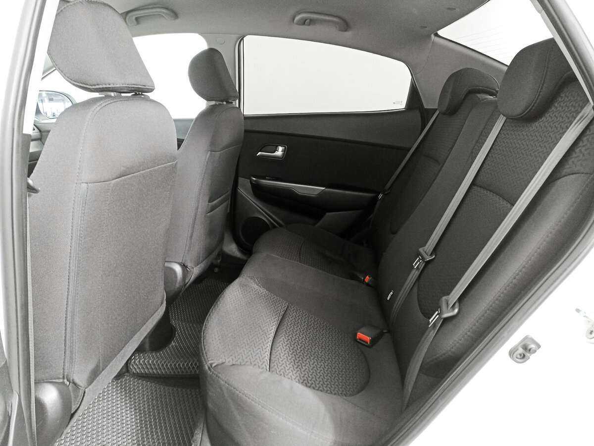 Kia Rio с пробегом — 2015 год. Фото: #9