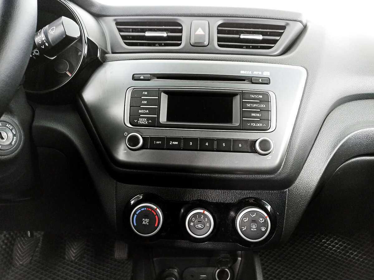Kia Rio с пробегом — 2015 год. Фото: #12