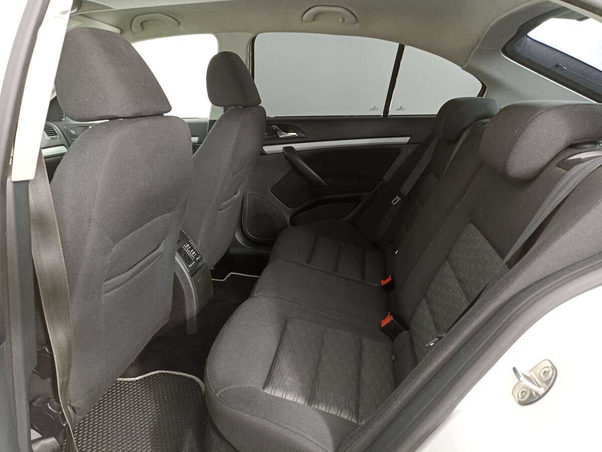 Skoda Octavia с пробегом — 2012 год. Фото: #11