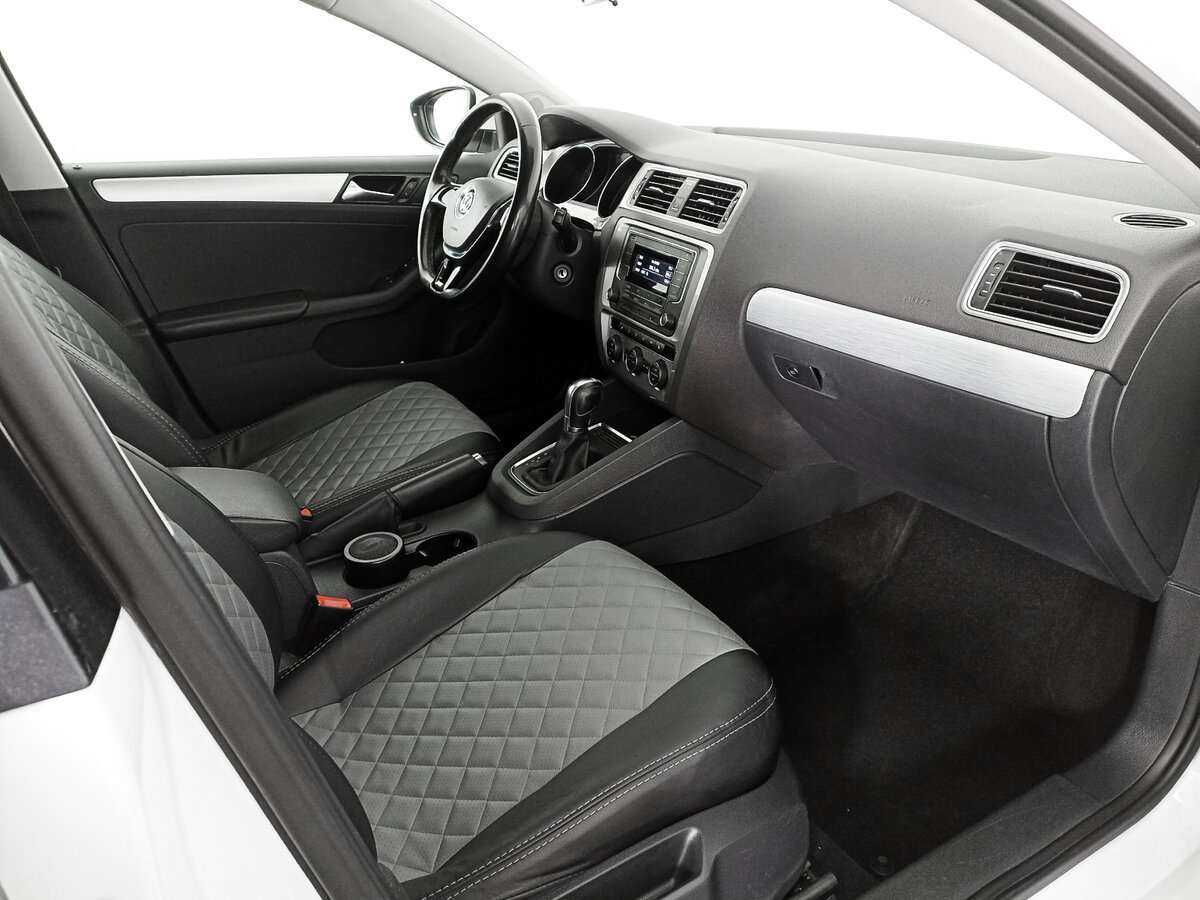 Volkswagen Jetta с пробегом — 2016 год. Фото: #10
