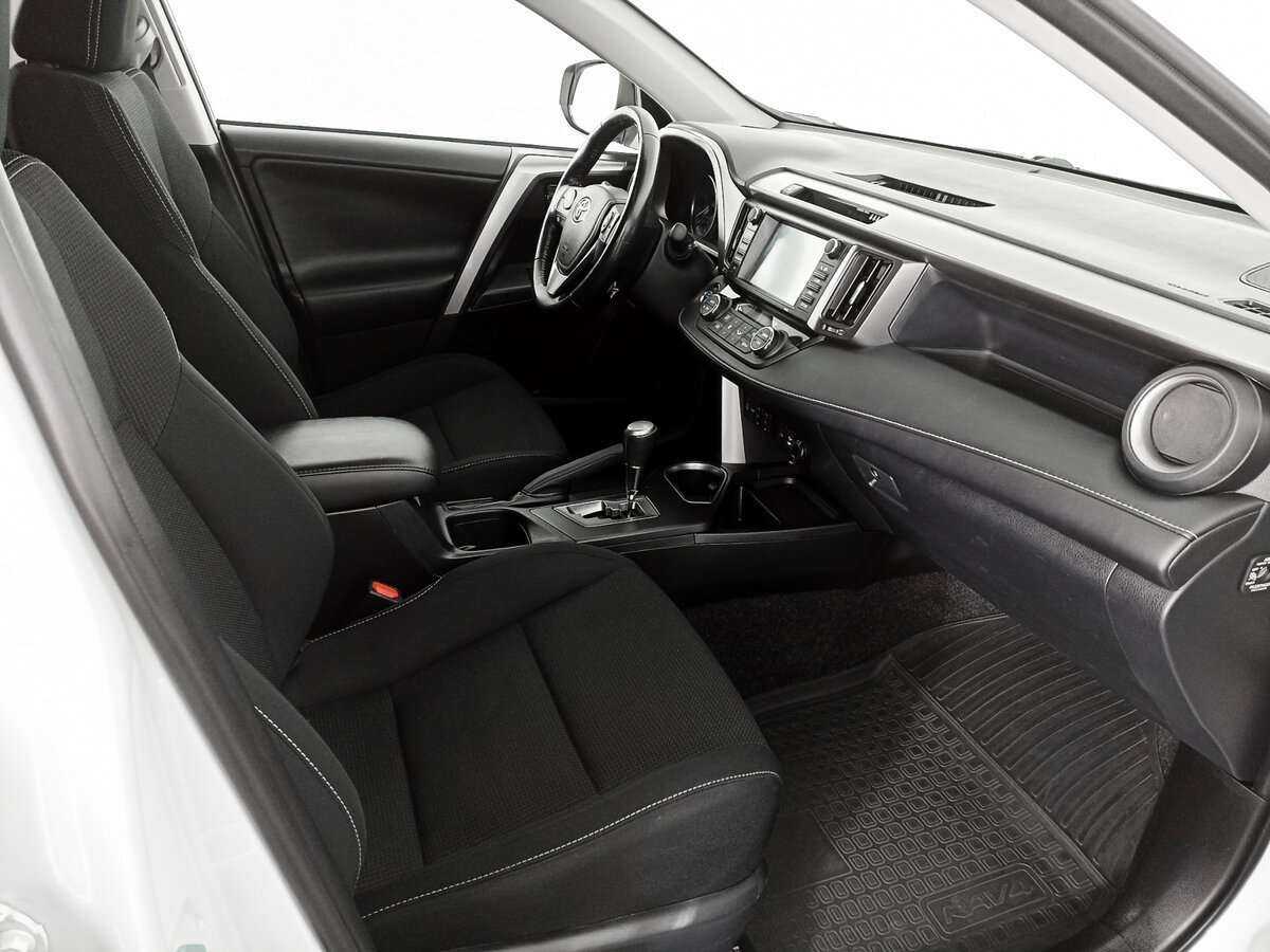 Toyota RAV4 с пробегом — 2019 год. Фото: #8