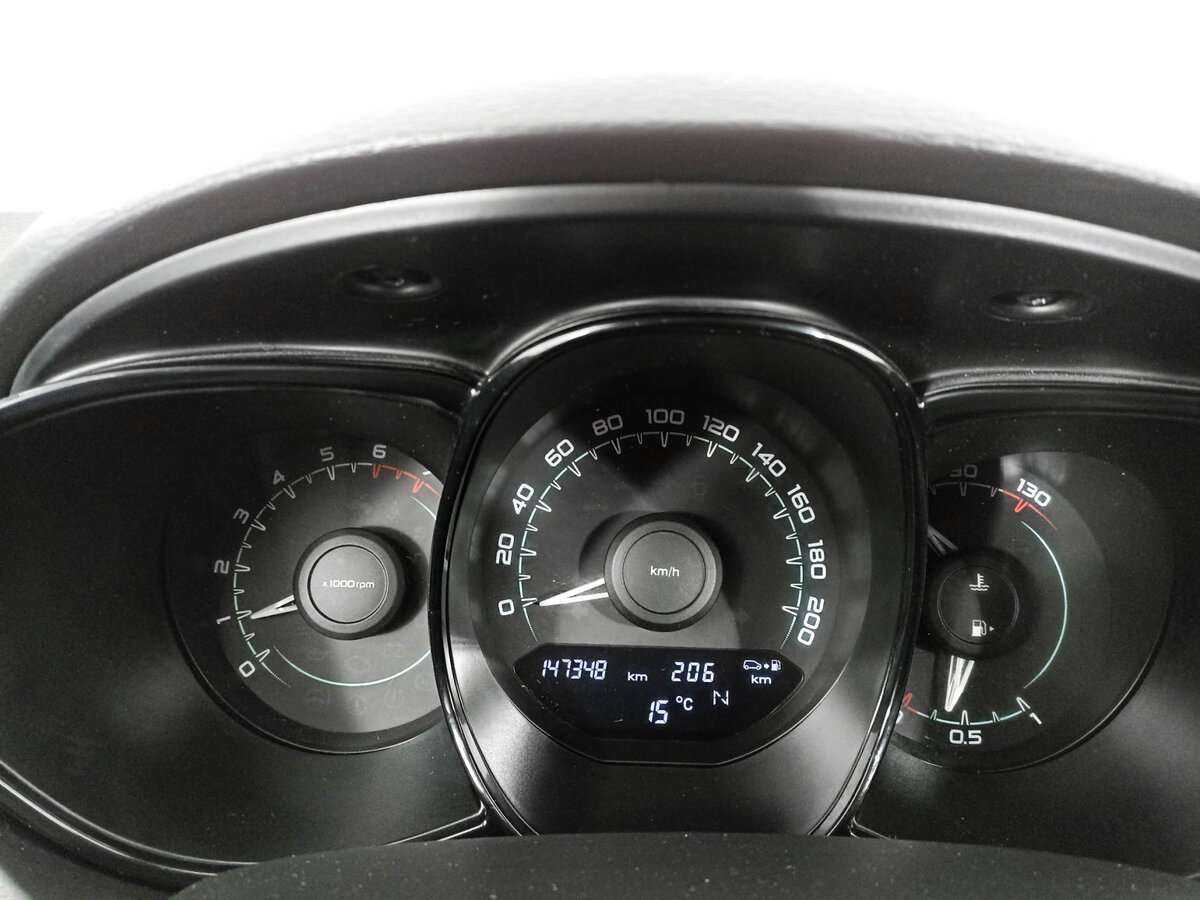 Lada (ВАЗ) Vesta с пробегом — 2015 год. Фото: #8