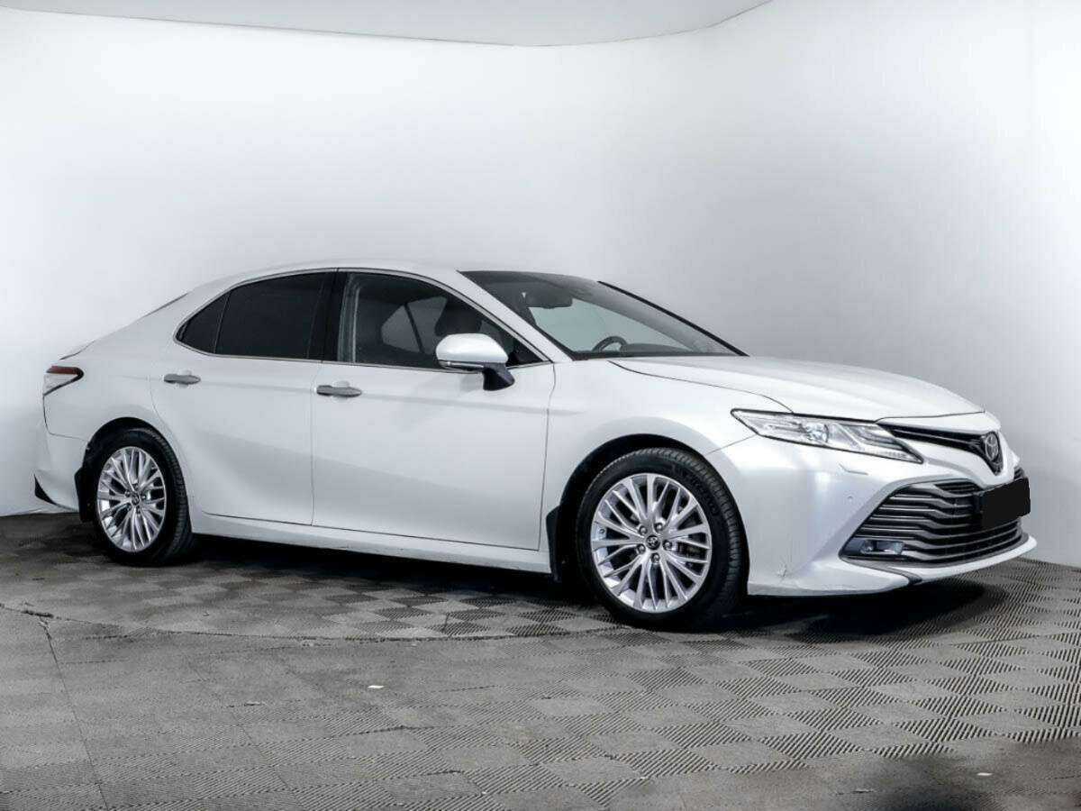 Toyota Camry с пробегом — 2018 год. Фото: #2
