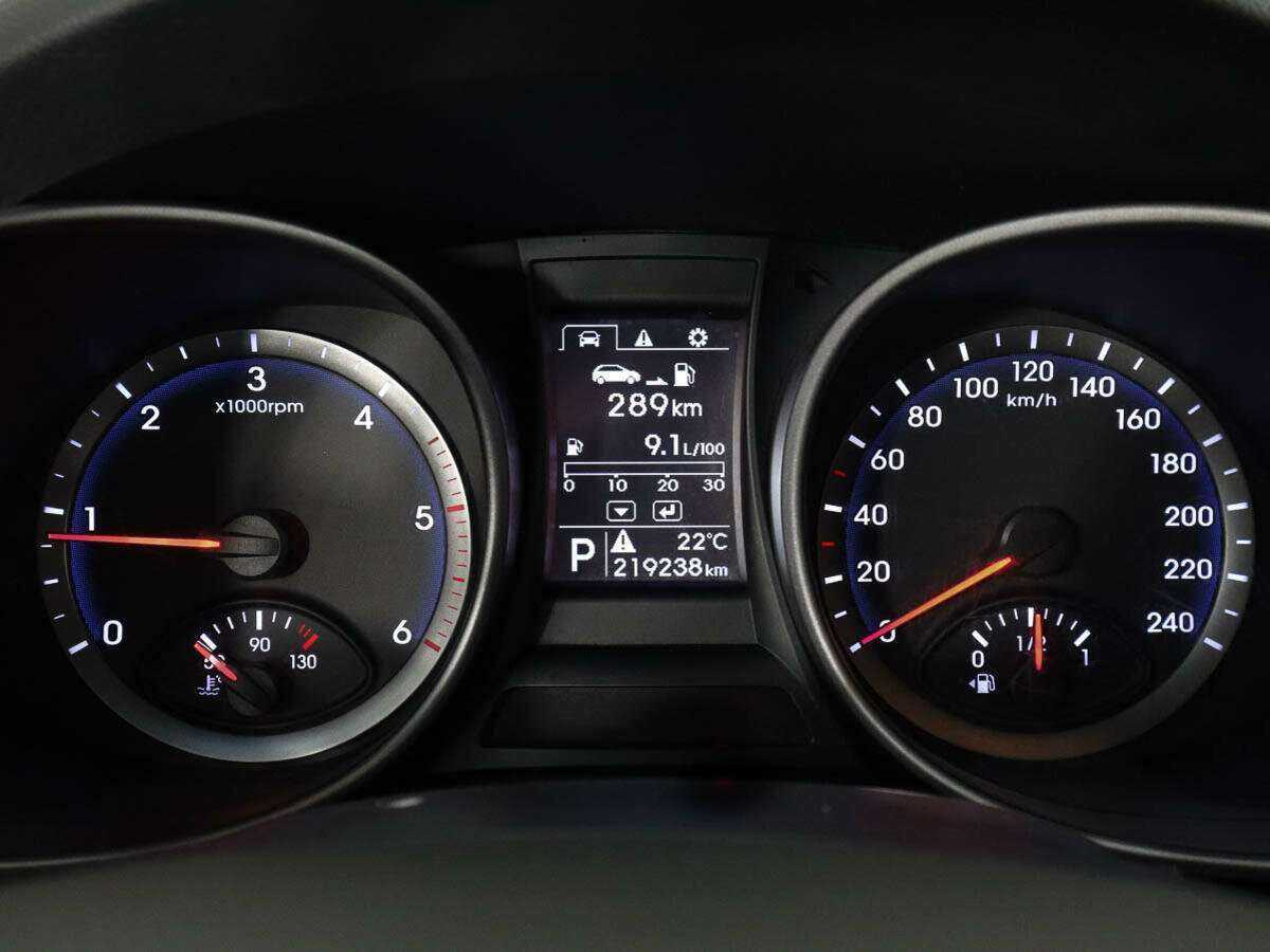 Hyundai Santa Fe с пробегом — 2015 год. Фото: #9
