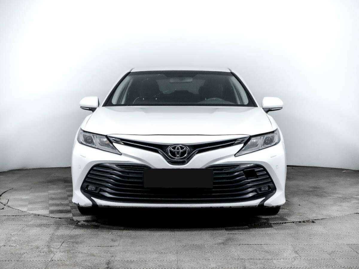 Toyota Camry с пробегом — 2020 год. Фото: #1