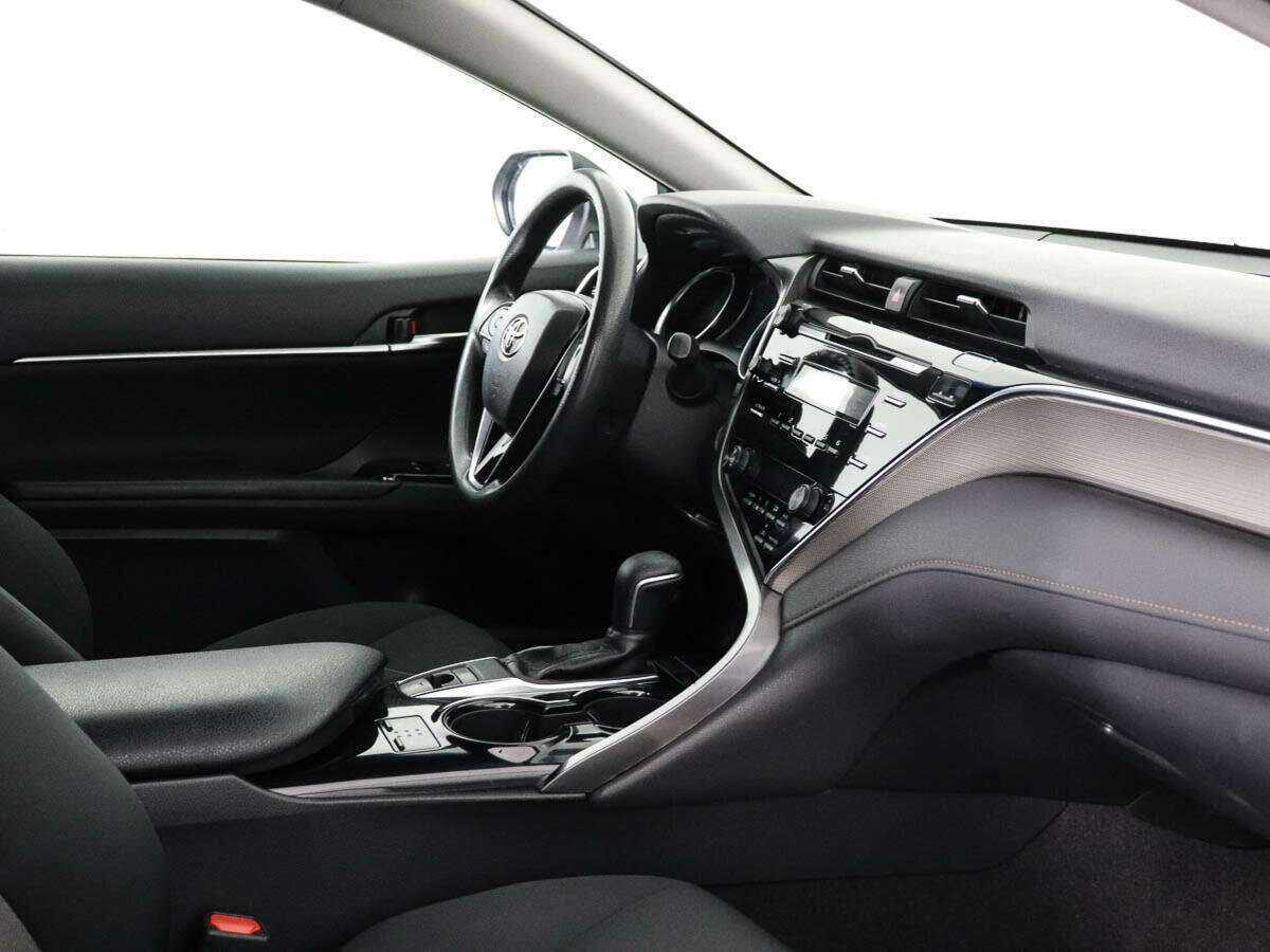 Toyota Camry с пробегом — 2020 год. Фото: #6