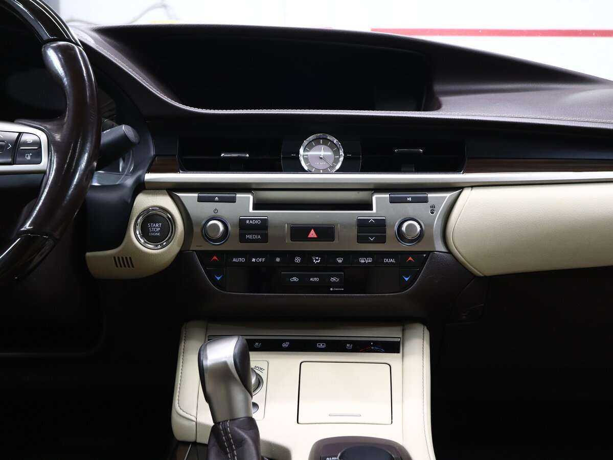 Lexus ES с пробегом — 2016 год. Фото: #18