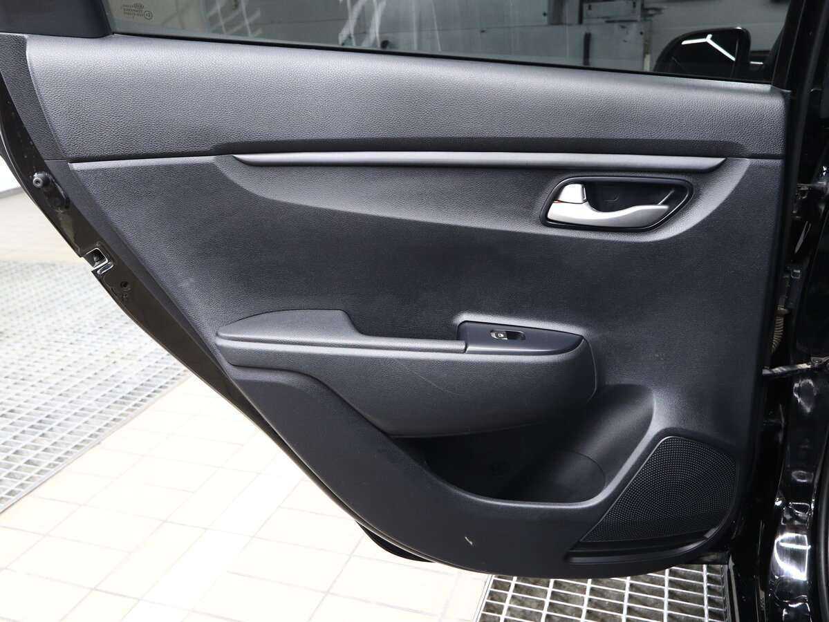 Kia Rio с пробегом — 2017 год. Фото: #11