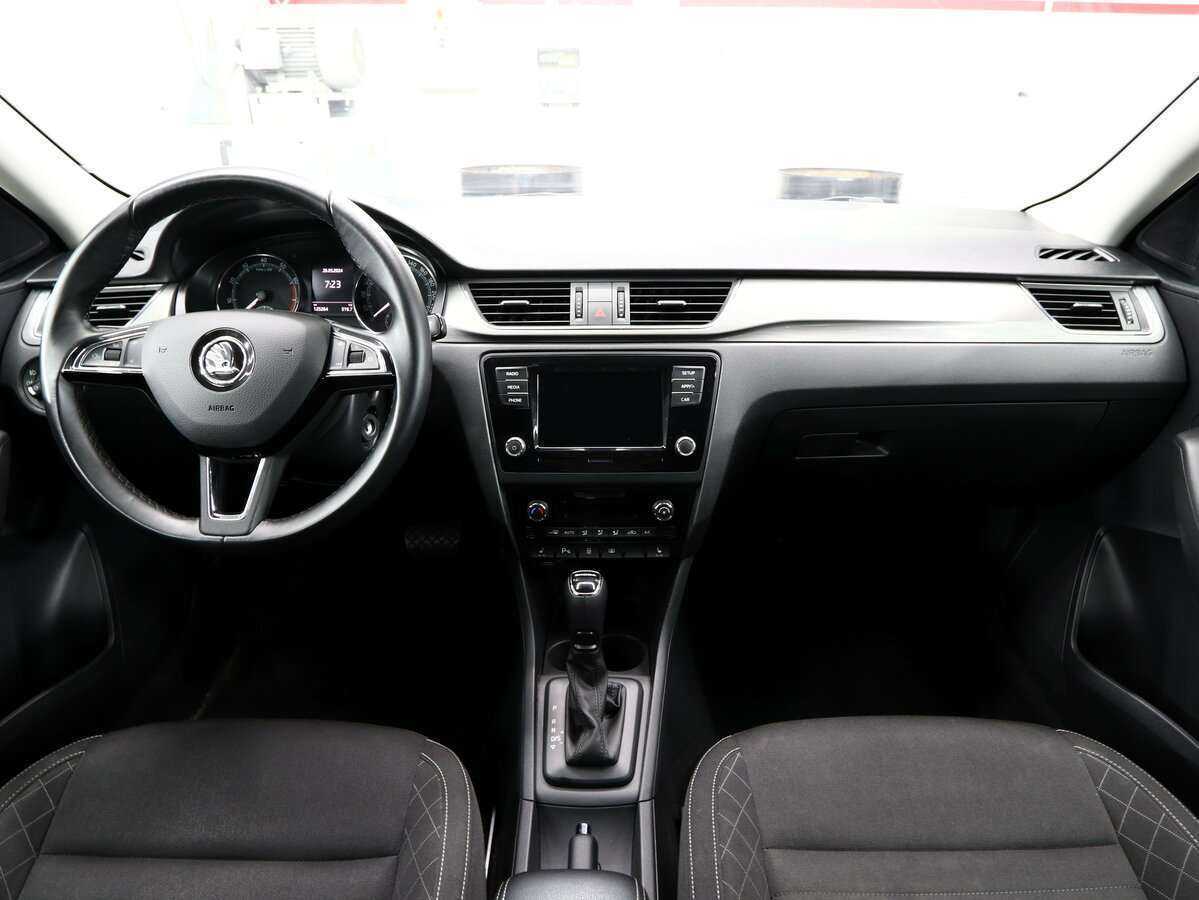 Skoda Rapid с пробегом — 2018 год. Фото: #12