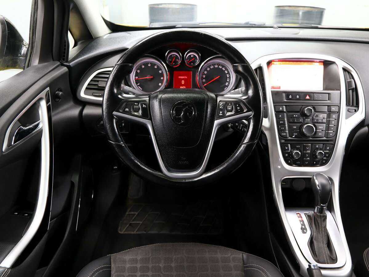 Opel Astra с пробегом — 2014 год. Фото: #11