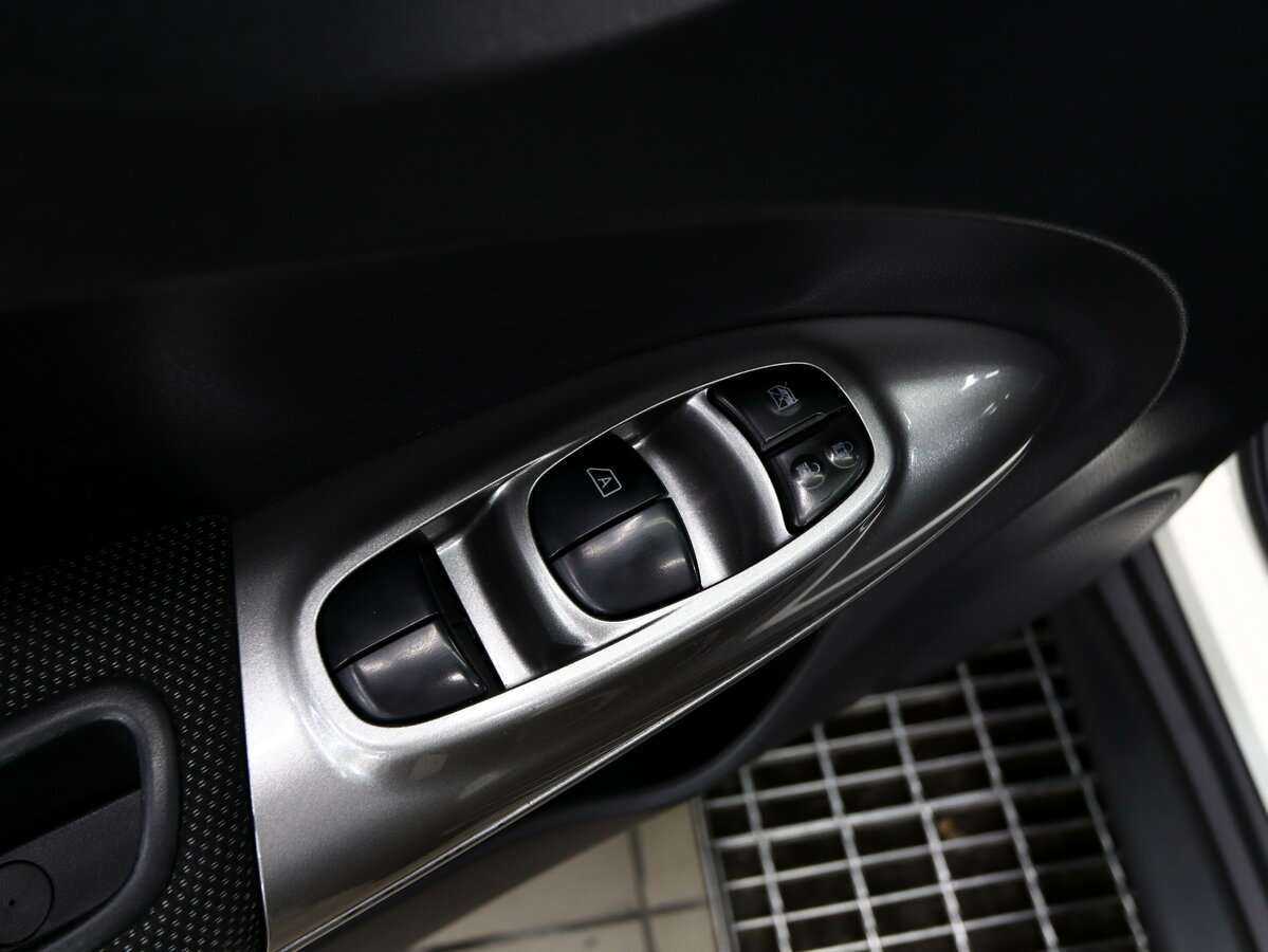 Nissan Juke с пробегом — 2012 год. Фото: #13