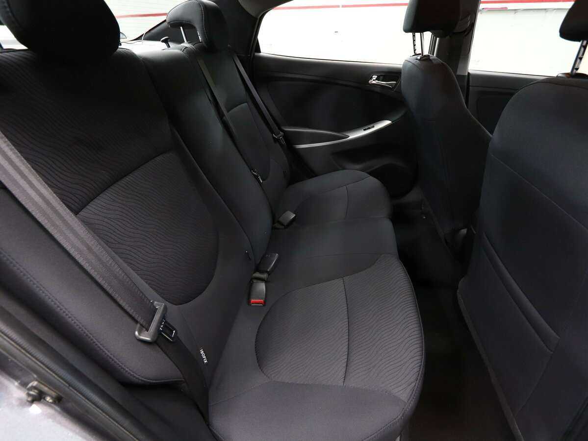 Hyundai Solaris с пробегом — 2014 год. Фото: #11