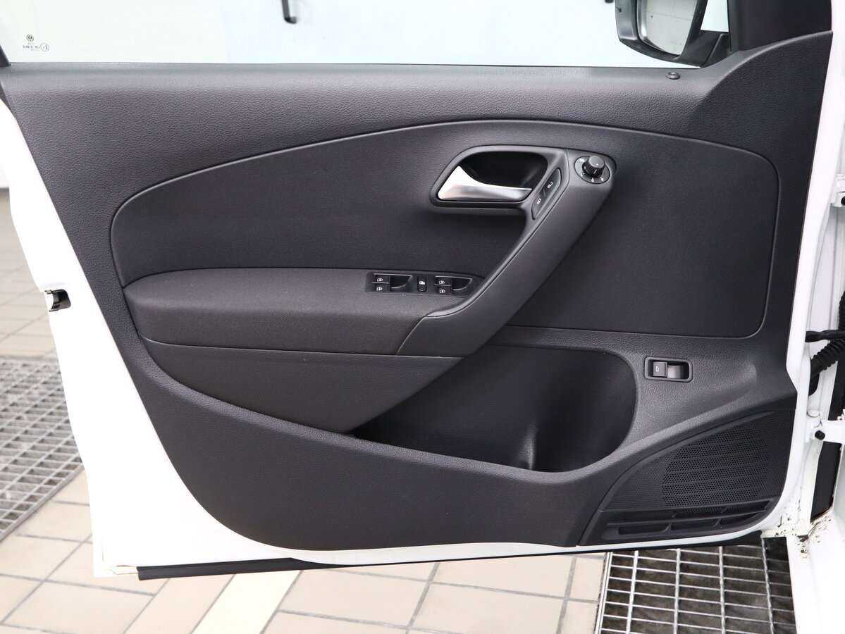 Volkswagen Polo с пробегом — 2019 год. Фото: #8