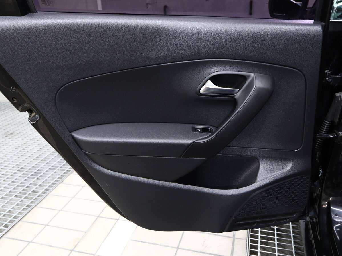 Volkswagen Polo с пробегом — 2013 год. Фото: #11