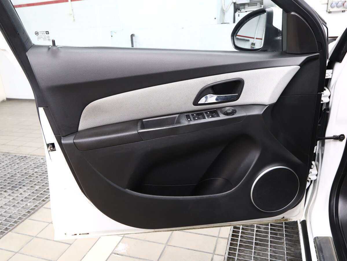 Chevrolet Cruze с пробегом — 2012 год. Фото: #5