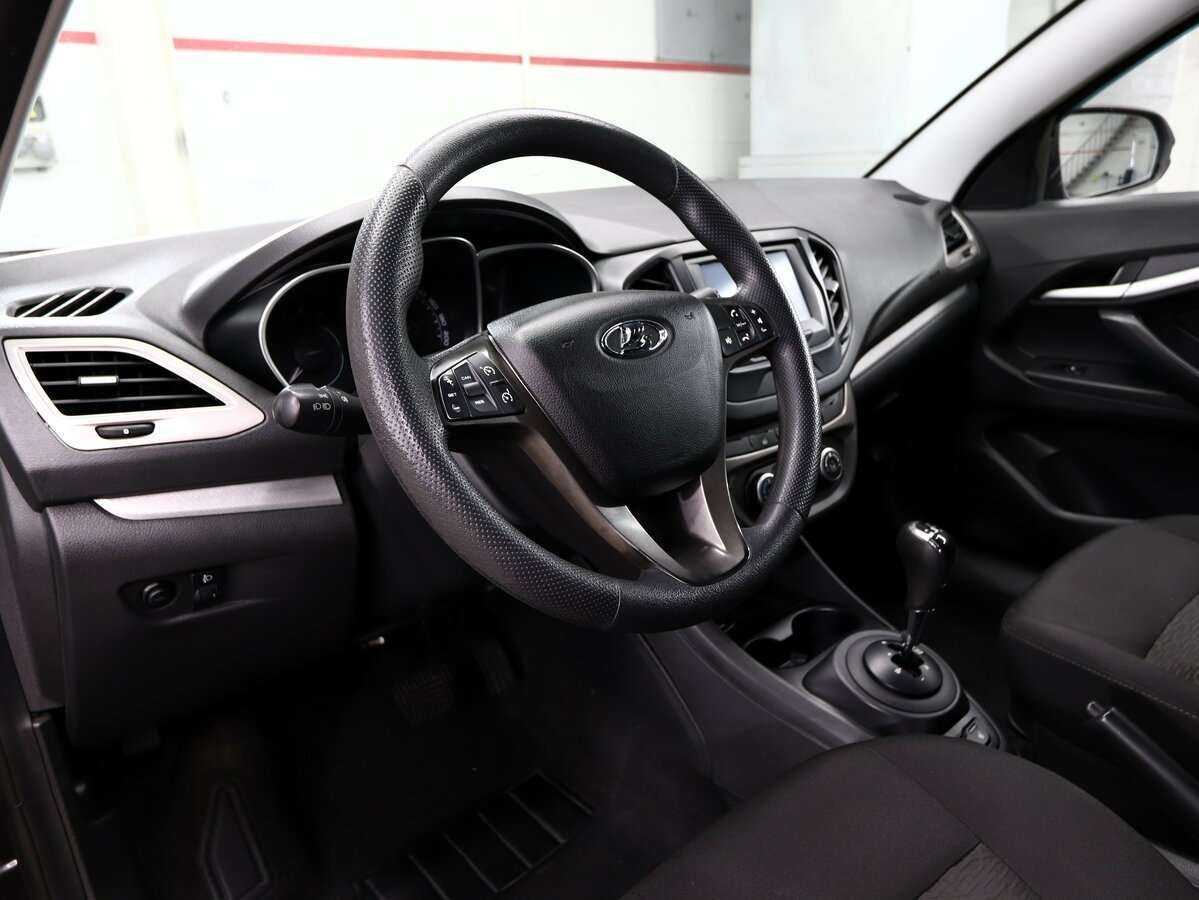 Lada (ВАЗ) Vesta с пробегом — 2015 год. Фото: #6