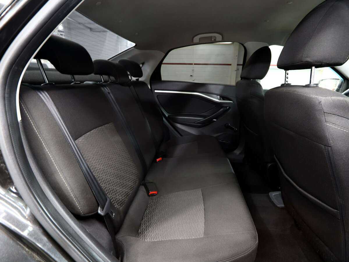 Lada (ВАЗ) Vesta с пробегом — 2015 год. Фото: #13