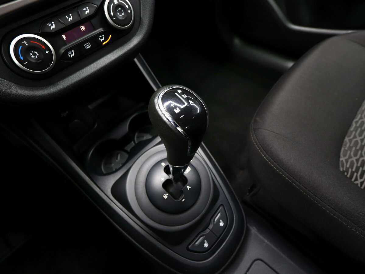 Lada (ВАЗ) Vesta с пробегом — 2015 год. Фото: #19