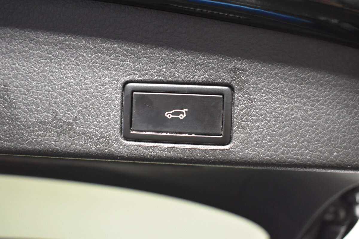 Volkswagen Touareg с пробегом — 2013 год. Фото: #8