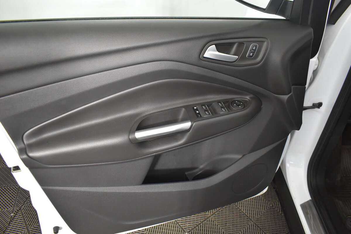 Ford Kuga с пробегом — 2017 год. Фото: #14