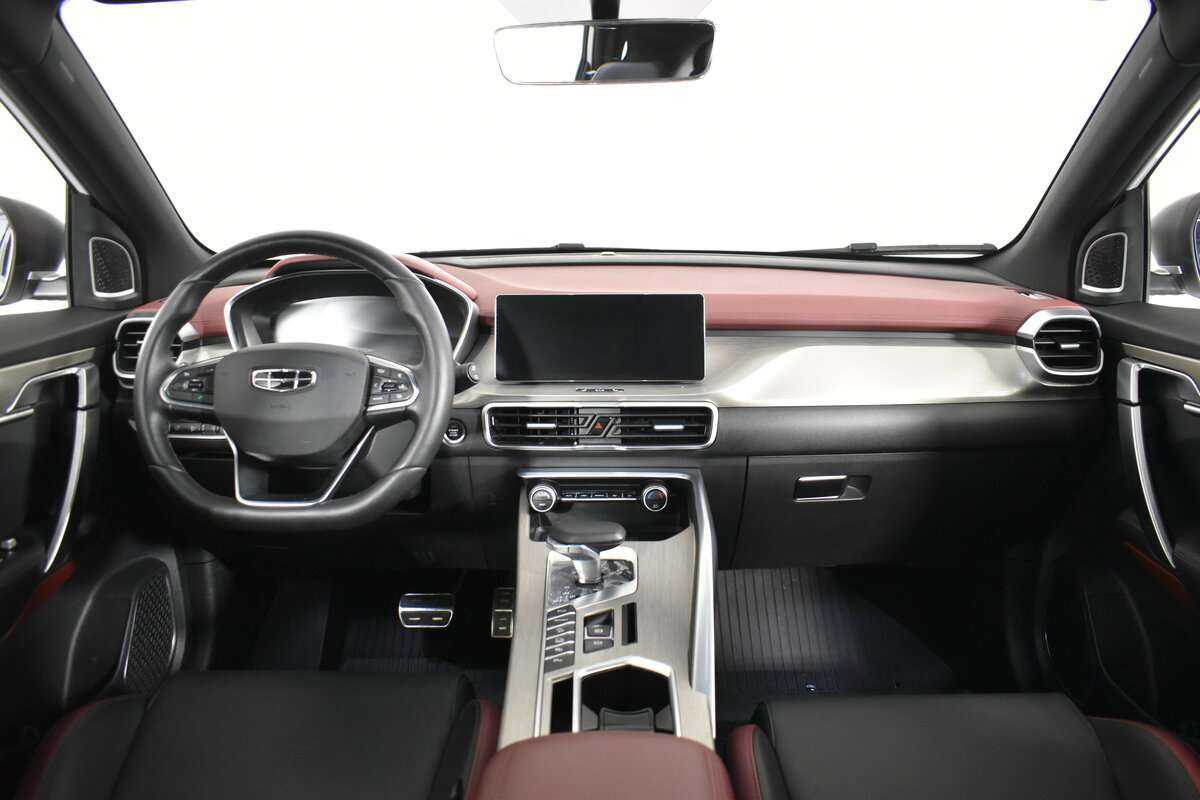 Geely Coolray с пробегом — 2023 год. Фото: #13