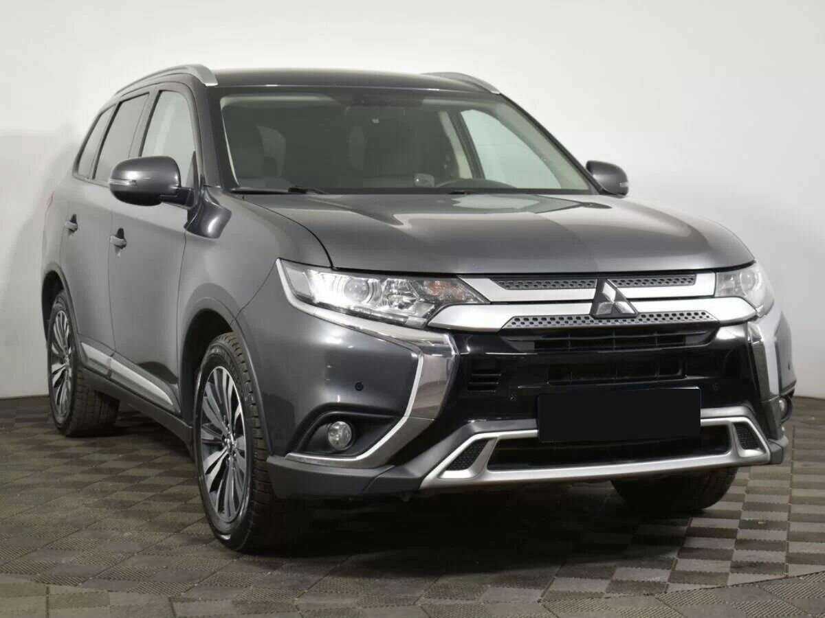 Mitsubishi Outlander с пробегом — 2019 год. Фото: #1