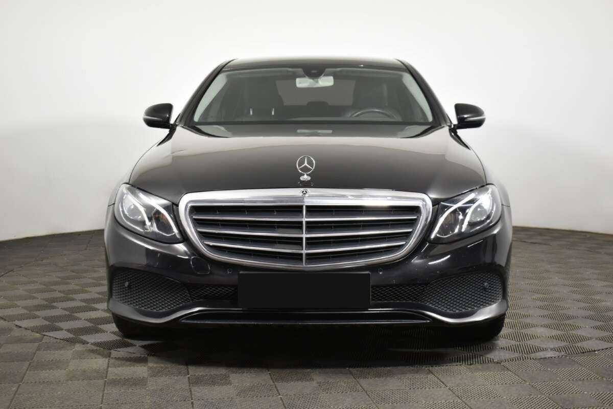 Mercedes-Benz E-Класс с пробегом — 2018 год. Фото: #1