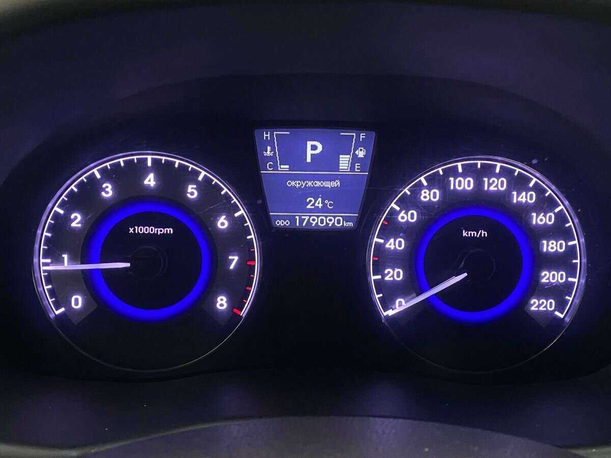 Hyundai Solaris с пробегом — 2012 год. Фото: #12