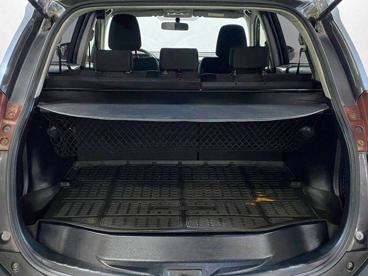 Toyota RAV4 с пробегом — 2014 год. Фото: #17
